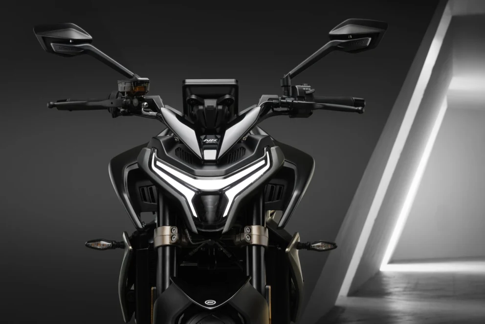Front view of the 2024 CFMOTO 800 NK motorcycle.
